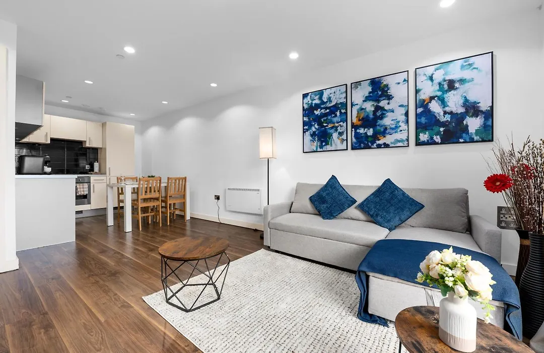 Panoramic City Views Elegant 2Br, 2 Min To Metro-1
